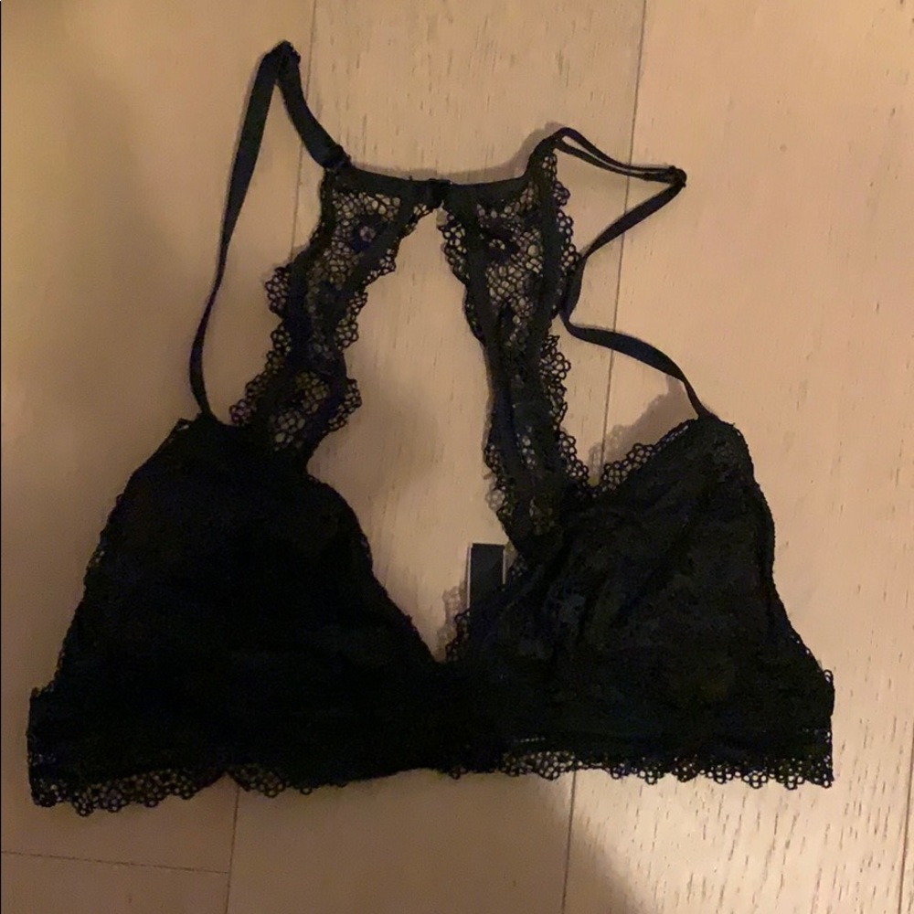 Victoria’s Secret black lacey bralette - size M
